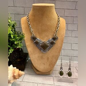 Moss green cabochon necklace set